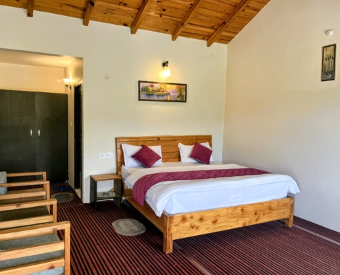 Mukteshwar Oak Essence Room