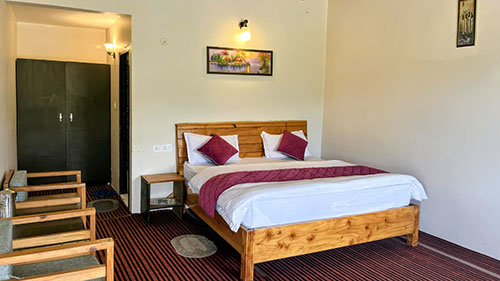 room room mukteshwar oak essence